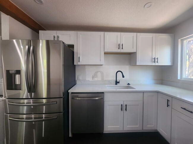 Building Photo - Stunning and Unique 1 Bed 1 Bed remodeled ...