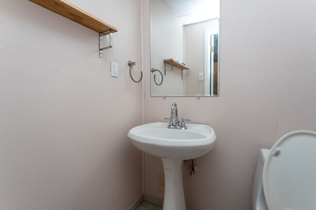 Building Photo - Great Home! Conveniently Located Home Off the Powers Corridor