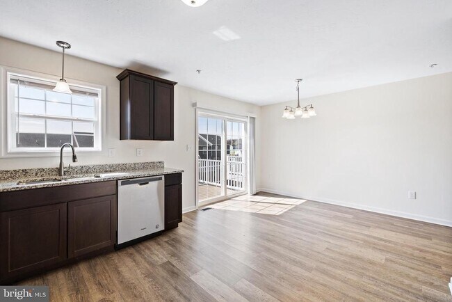 Building Photo - 120 H St