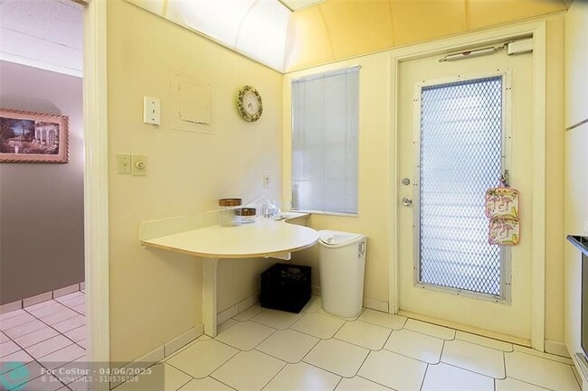 Building Photo - 3051 N Course Dr