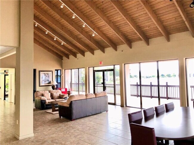 Building Photo - 105 Lake Emerald Dr