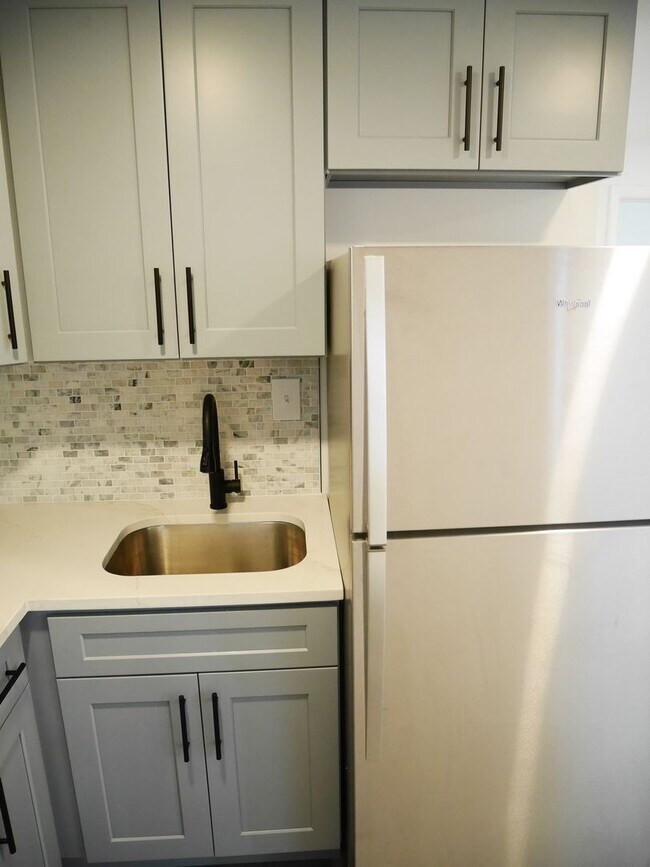 Building Photo - 305 A S Marlyn Ave