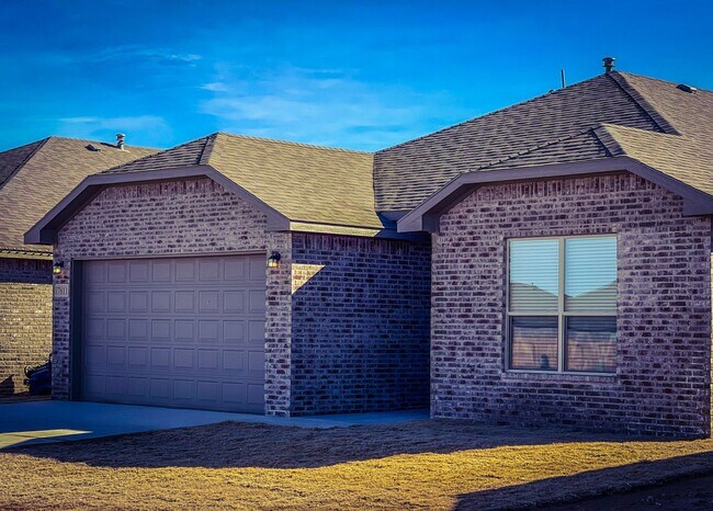 Building Photo - 4 bed 2 bath 2 car garage Frenship ISD!
