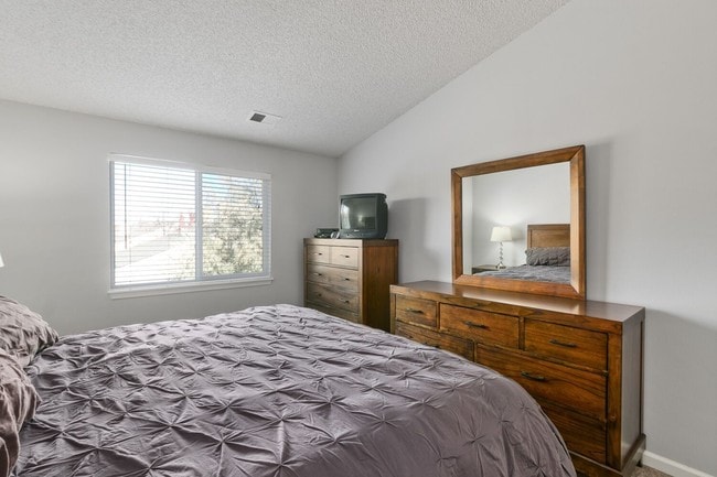 Building Photo - Beautiful 2BD/2BA townhome in Table Mountain Heights