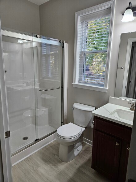 First floor full bath - 919 Middle Ground Ave