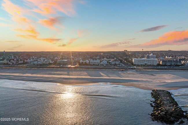 Building Photo - 202 2nd Ave