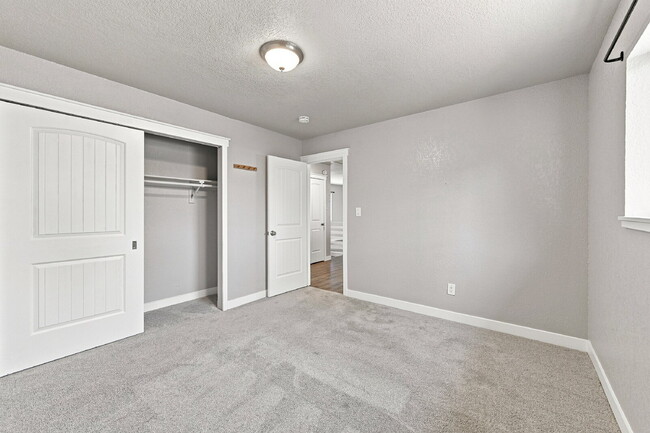 Building Photo - $2,095.95, 4 bed, 2 bath, located in Colorado Springs with a fenced-in backyard.