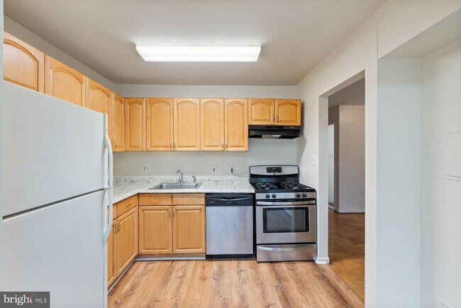 Building Photo - 876 College Pkwy