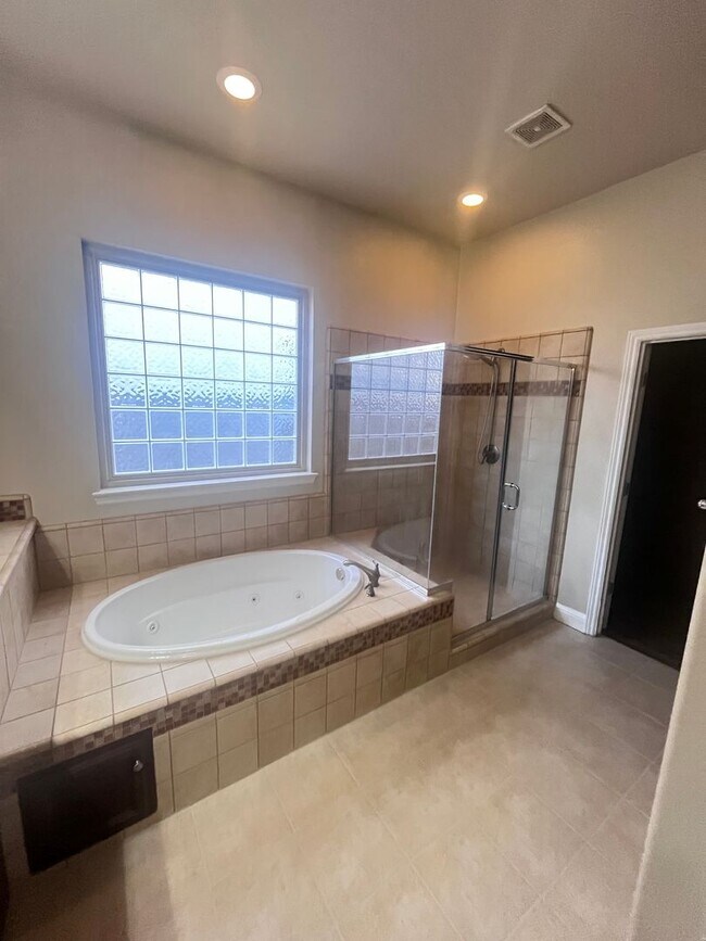 Building Photo - BEAUTIFUL HOME IN ELK GROVE WITH POOL!!