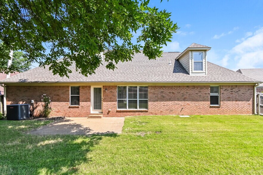 Building Photo - 9073 Bellehurst Dr