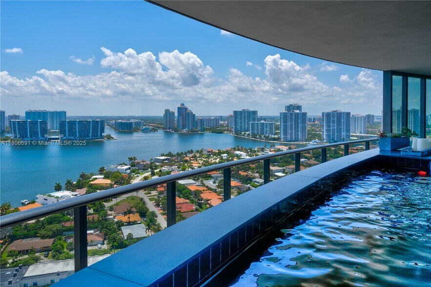 Building Photo - 18555 Collins Ave