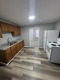 Building Photo - 347 Huddleson Ave