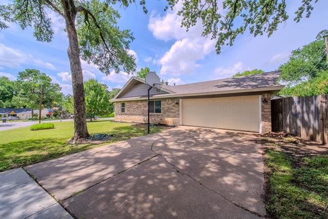 Building Photo - 807 Eastcliff Dr