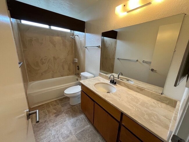 Building Photo - Haiku Knolls (Kaneohe) - LARGE YARD, 3 bed...