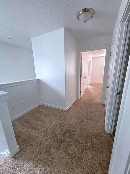 Building Photo - 34 E Legacy Pky