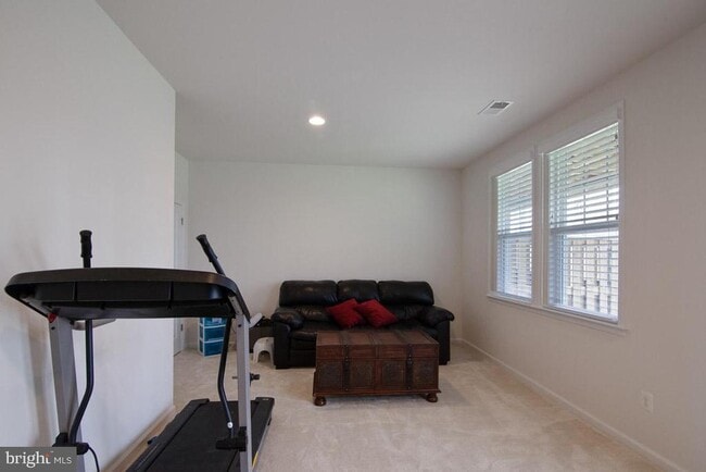Building Photo - 136 Solara Dr