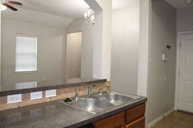 Building Photo - 1261 Redman Ave