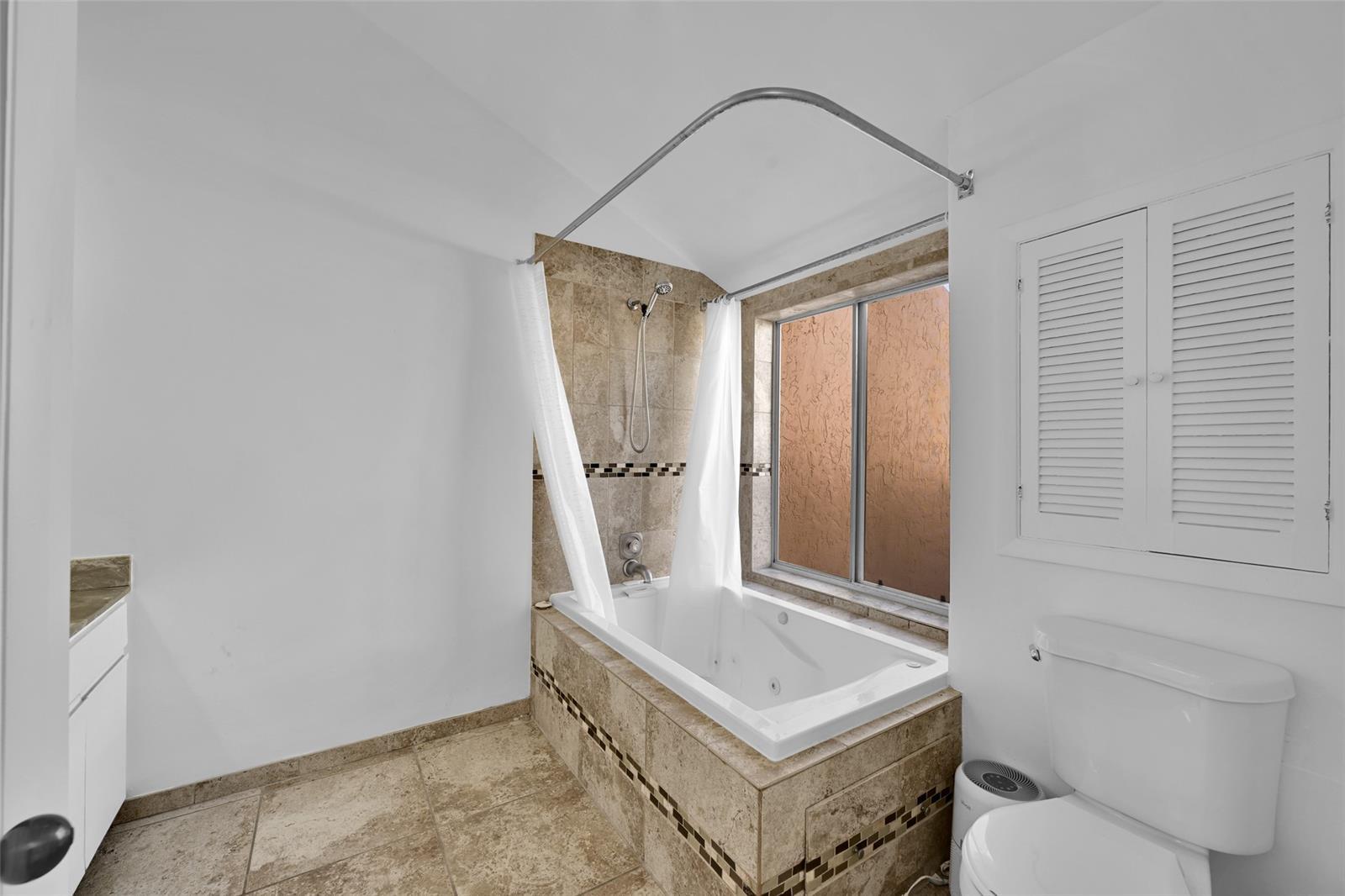 Building Photo - 4011 Coral Springs Dr