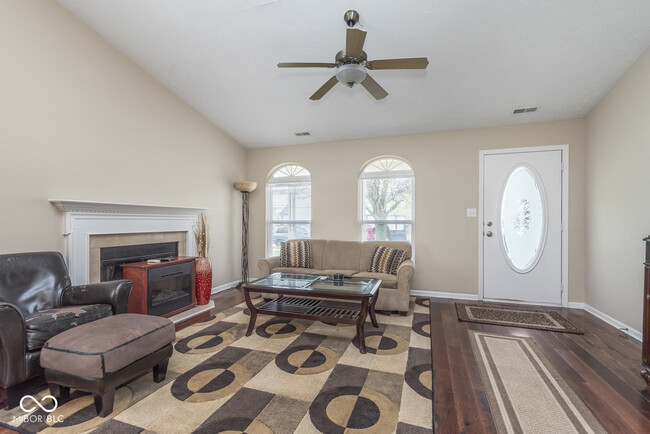 Building Photo - 381 Longview Bend