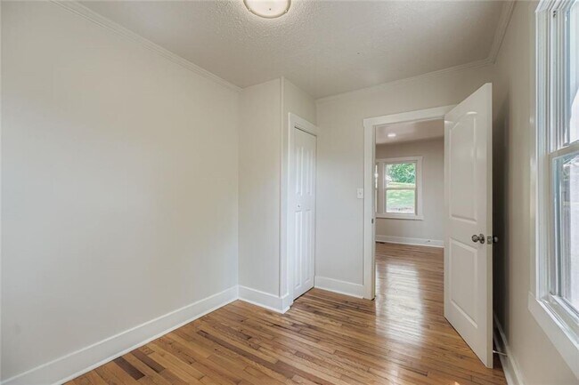 Building Photo - 1191 Beechview Dr SE
