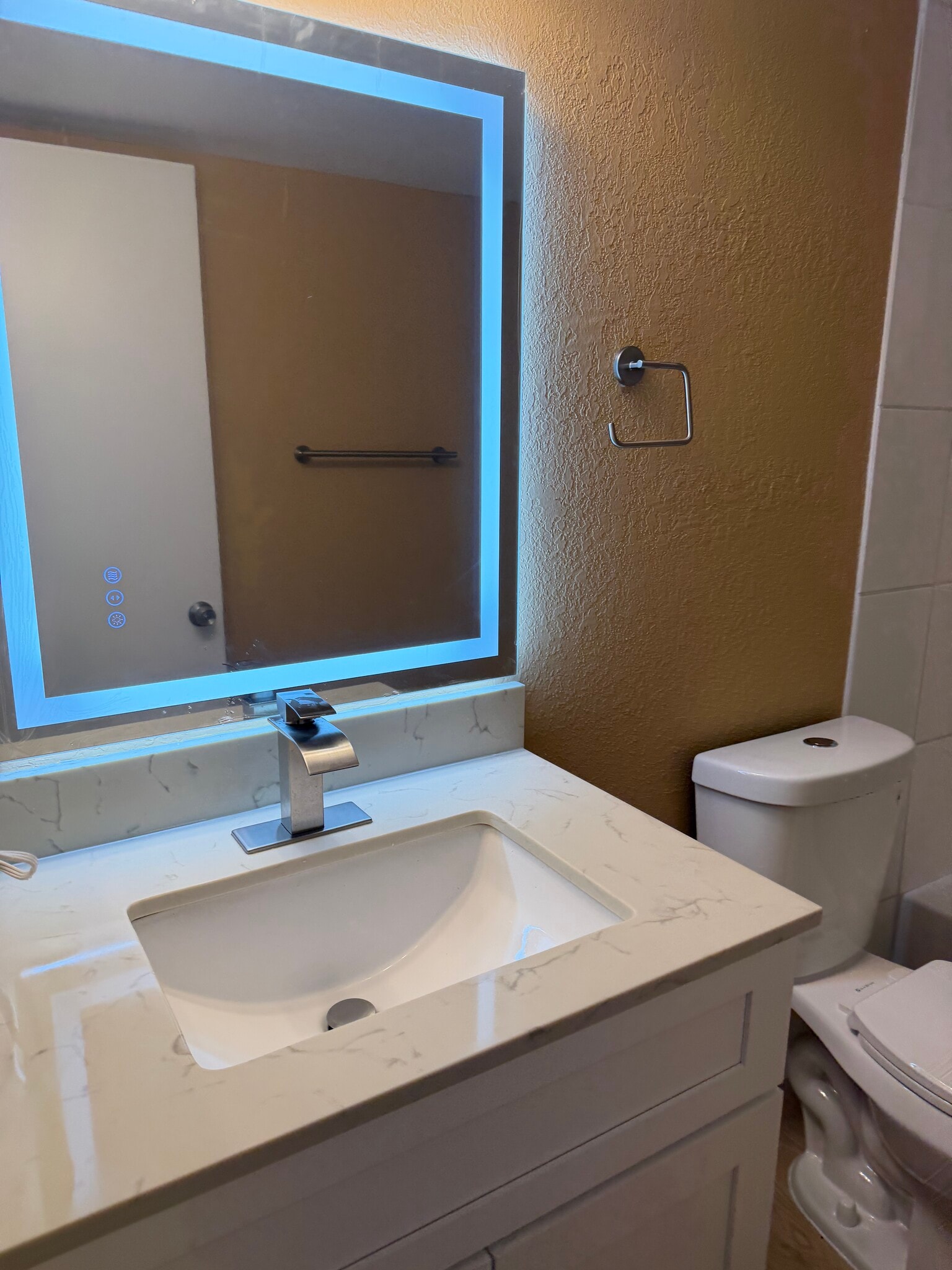 Building Photo - 120 Sparrow Dr