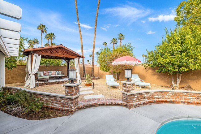 Building Photo - 1334 S San Joaquin Dr