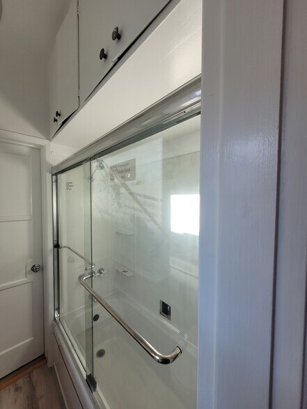 Building Photo - 10528 Ayres Ave