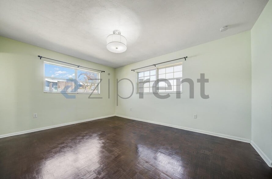 Building Photo - 2540 Sistina St