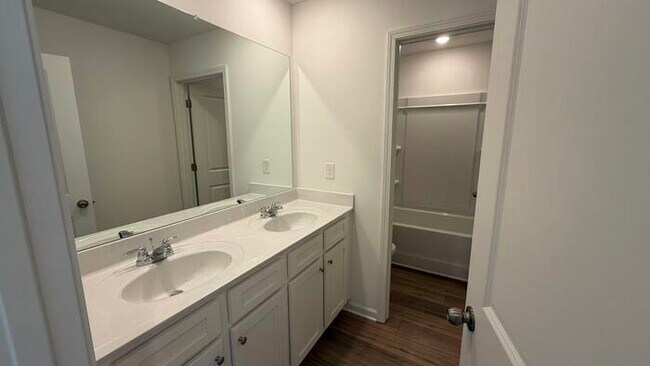 Building Photo - 105 Elijah St