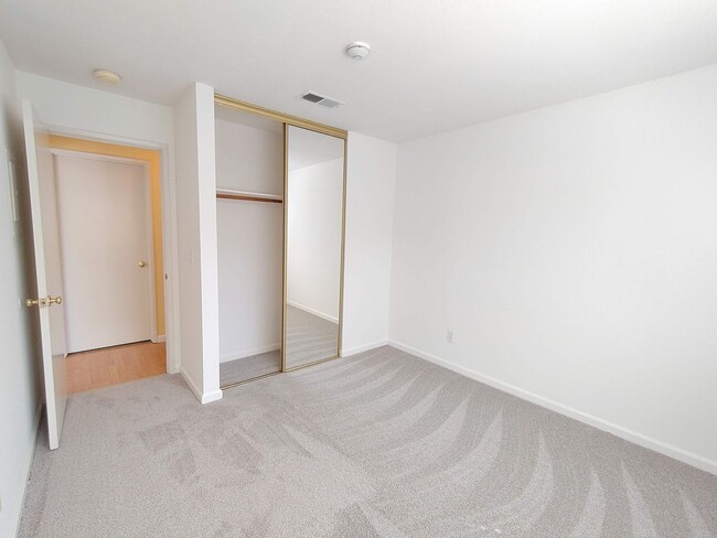 Building Photo - Stellar San Ramon Location- Lovely 2 bd Co...