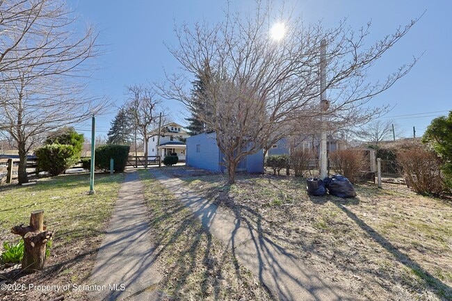 Building Photo - 318 W Main St