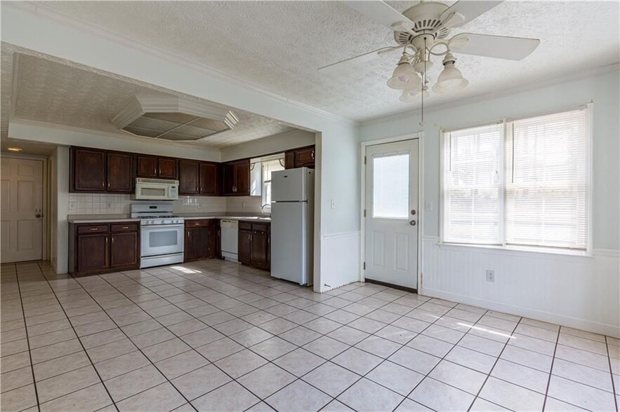 Building Photo - 1330 Grayland Hills Trail