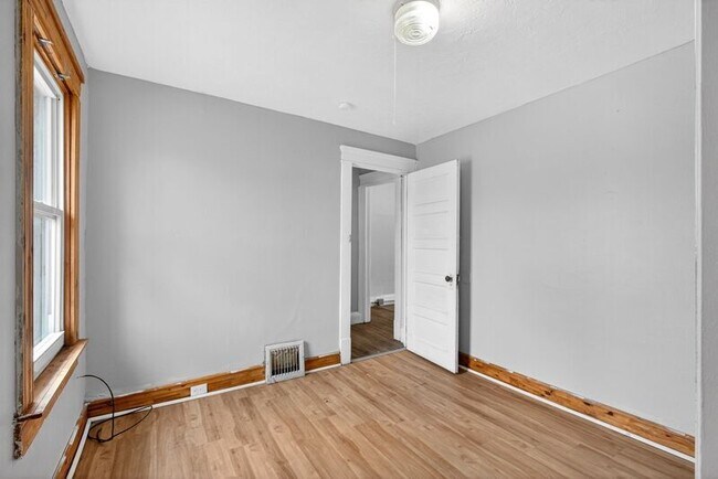 Building Photo - 389 E 160th St