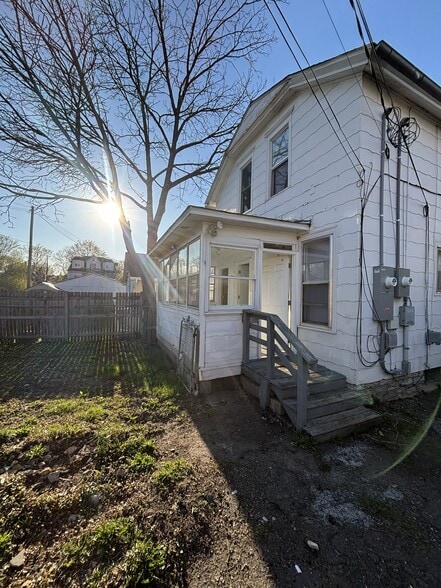 Building Photo - 472 Case Ave