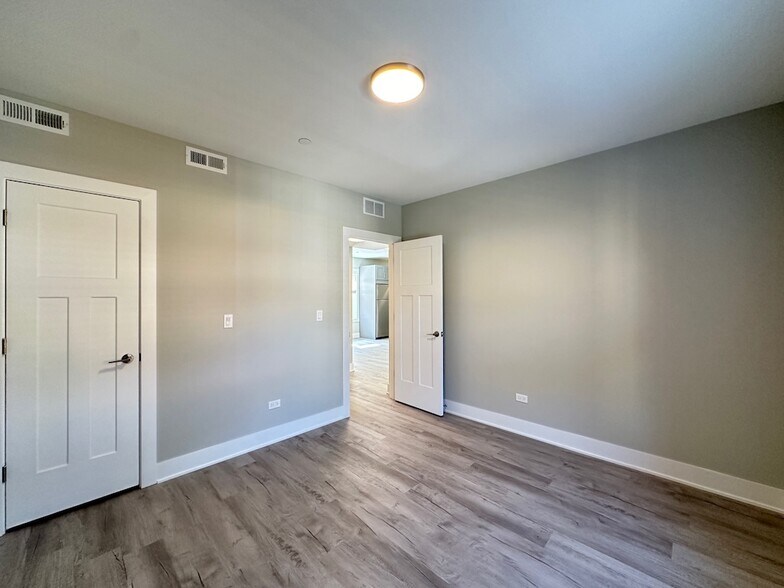 Building Photo - 1140 Oak