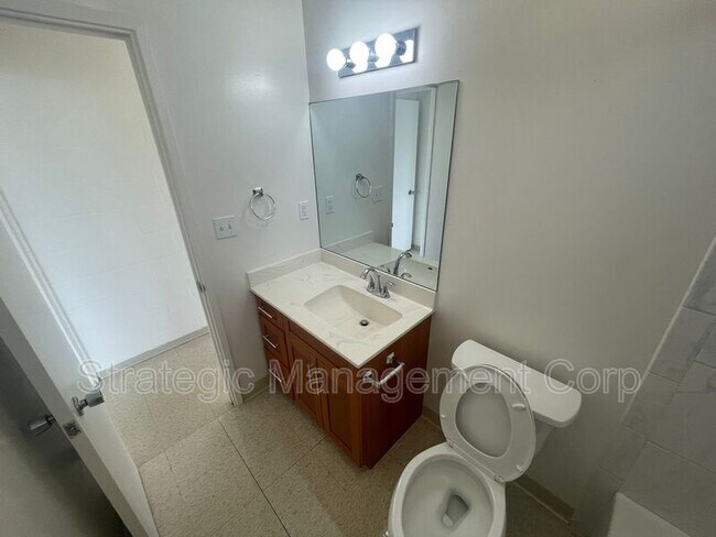 Building Photo - 1735 Young St