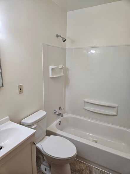 Building Photo - 158 Hillcrest Ave