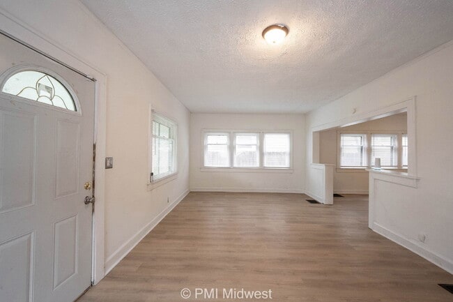 Building Photo - 1331 W 34th St