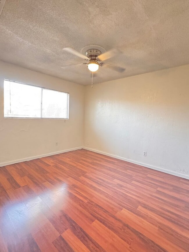 Building Photo - NE Home with pool for rent