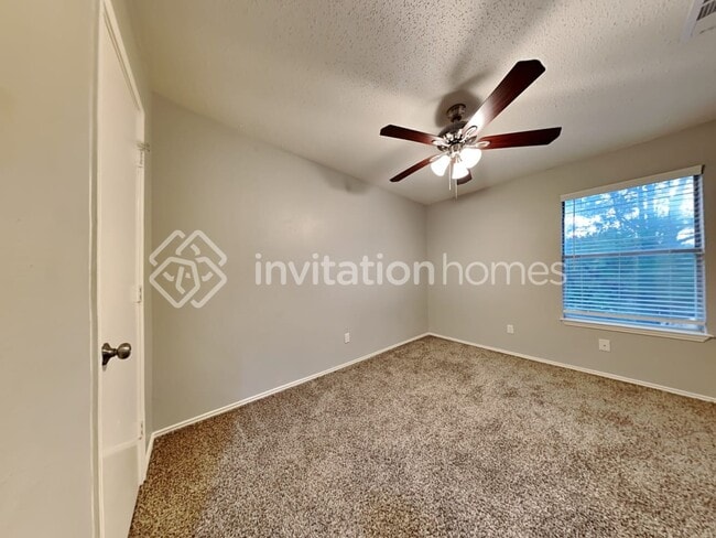 Building Photo - 1737 Creekbend Dr