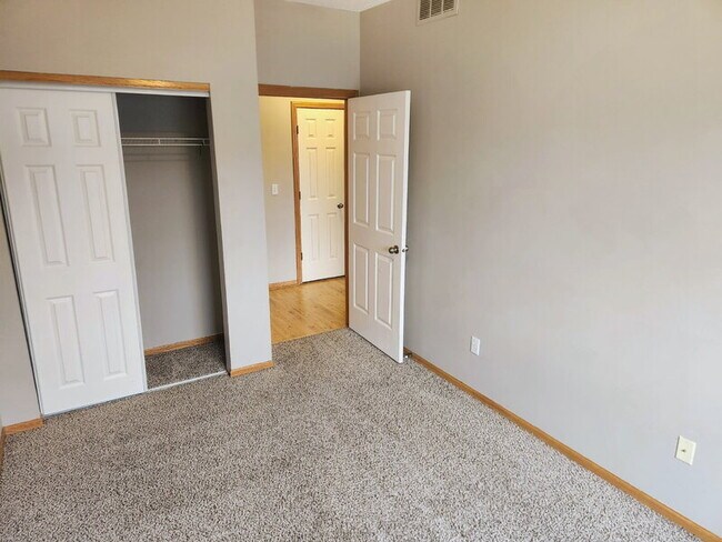 Building Photo - 1320 SE Florence Dr