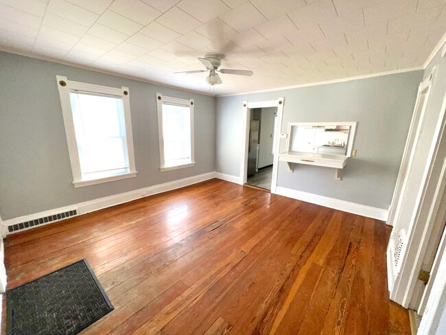 Dining Room - 537 Tompkins St