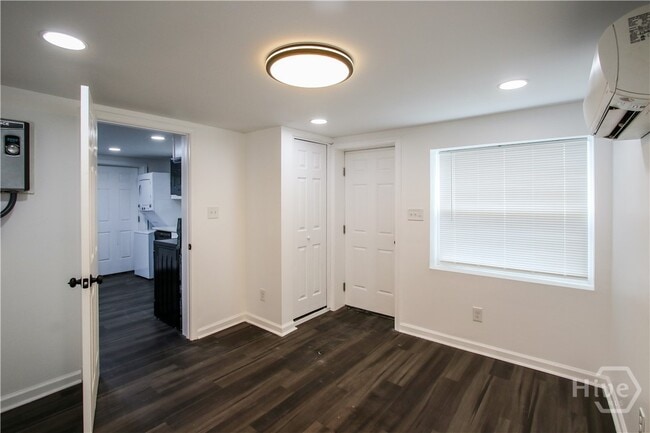 Building Photo - 1904 E 51st St