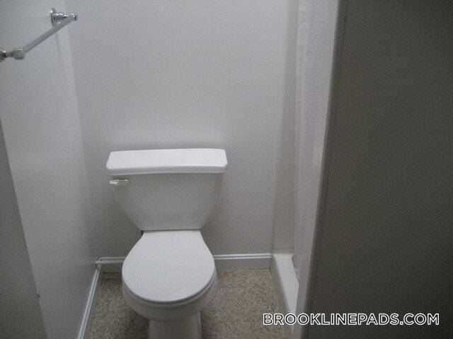 Building Photo - 1077 Beacon St