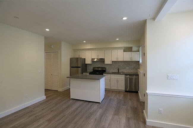 Building Photo - OPEN HOUSE: Tuesday (7/22) 7:00pm-7:30pm. ...