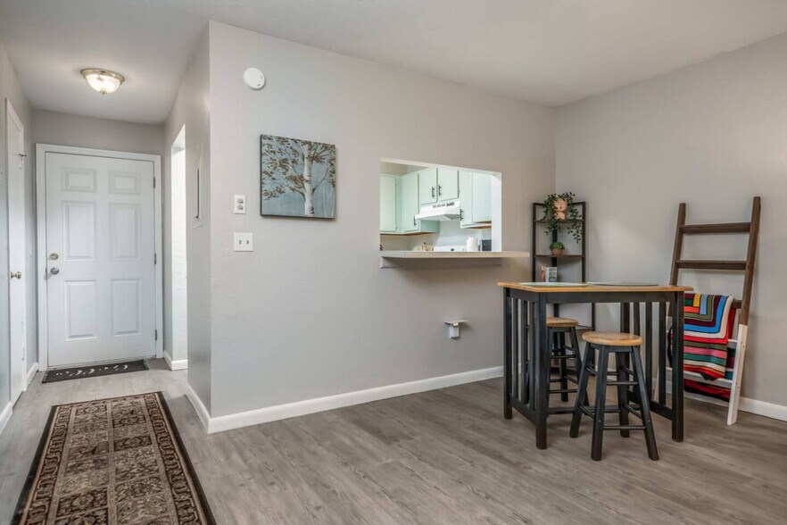 Building Photo - 2300 SW 43rd St