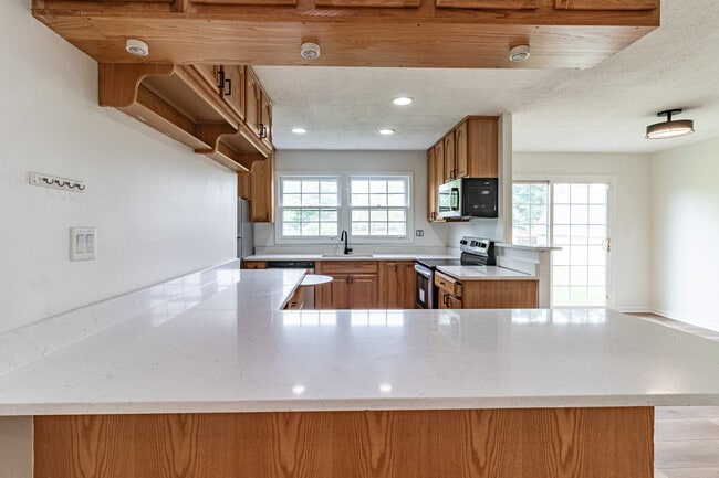 Building Photo - 1075 Aspen Dr