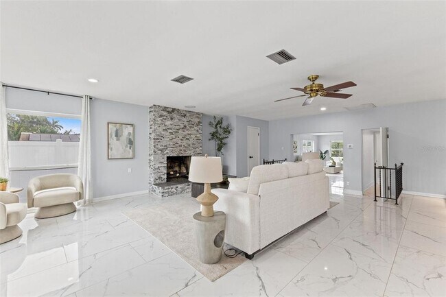 Building Photo - 4000 14th Way NE