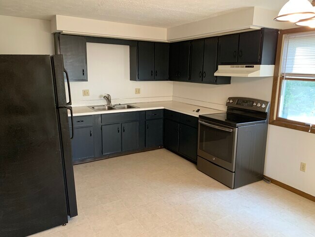 Building Photo - 7486 Seymour St NW