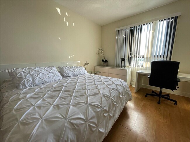 Building Photo - 151 Crandon Blvd